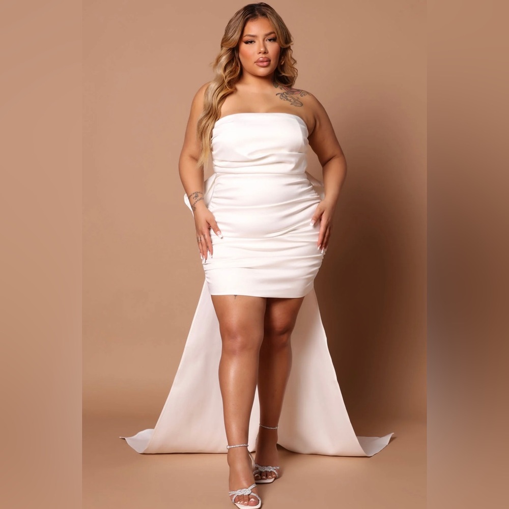 White strapless dress with large bow, size 2X